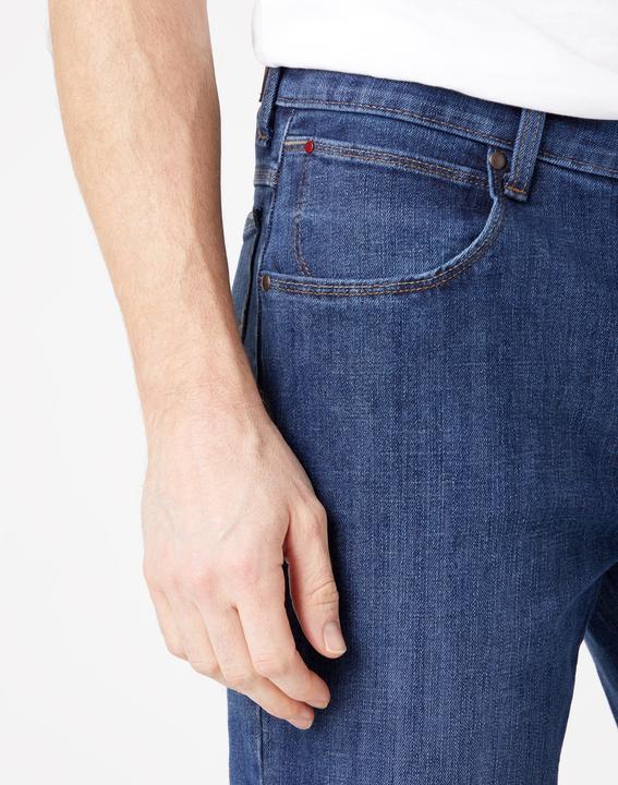 Actual product image Wrangler Authentic Straight (W32/L32)