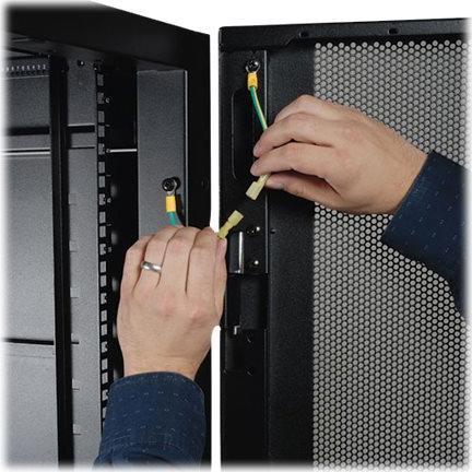 Produktbild Eaton 42U SmartRack Shallow-Depth Rack Enclosure Cabinet with doors & side panels (42 HE, 19 Zoll Rack)