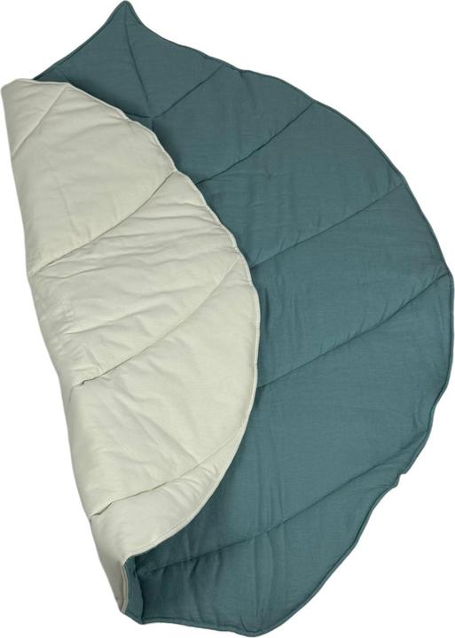 Actual product image Moi Mili Leinenmatte Krabbeldecke Blatt Blau