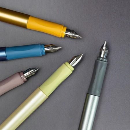 Image du produit Schneider 168621 Ceod Shiny Stylo (pour droitiers et gauchers, plume M, cartouche d'encre incluse bleu roi (Graphite, 1 x)