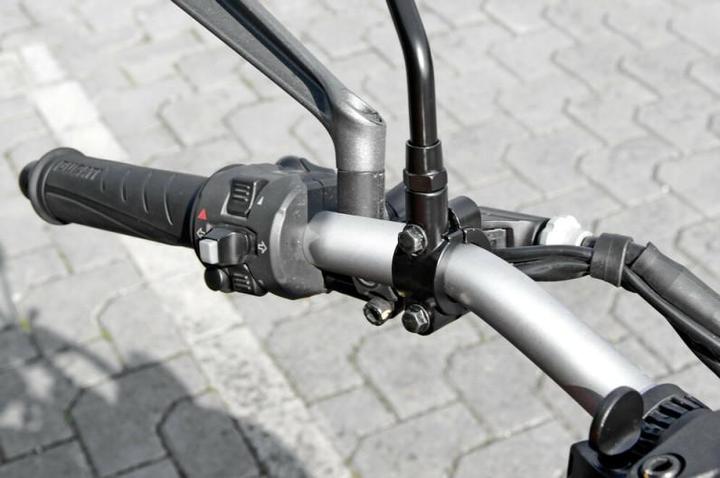 Image du produit Lampa Raccord pour rétroviseur sur le guidon M10