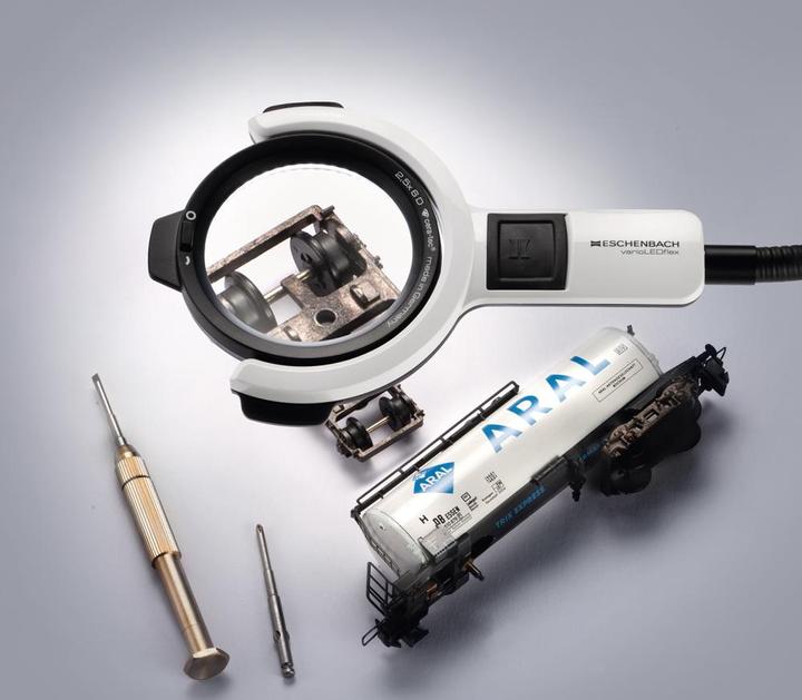 Produktbild Eschenbach LED-Lupenleuchte varioLED flex (6000 lm)