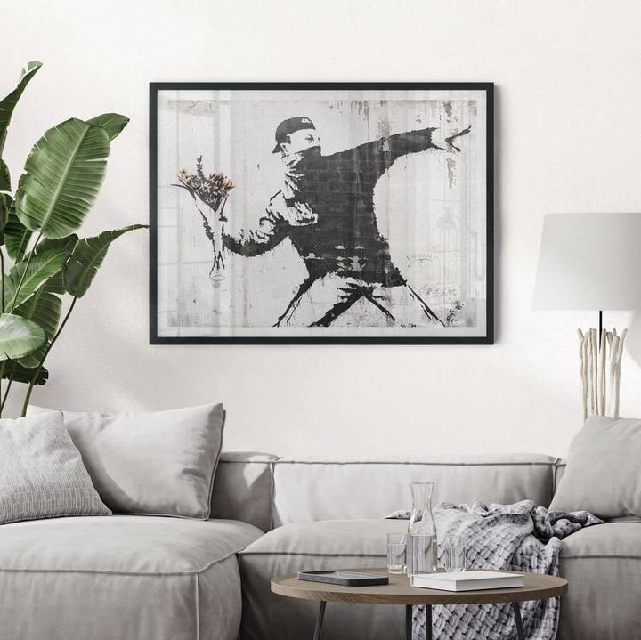 Produktbild Trenddeko Poster Banksy – Der Blumenwerfer 100 x 80 cm, Papier (7 x 7.5 x 98 cm)