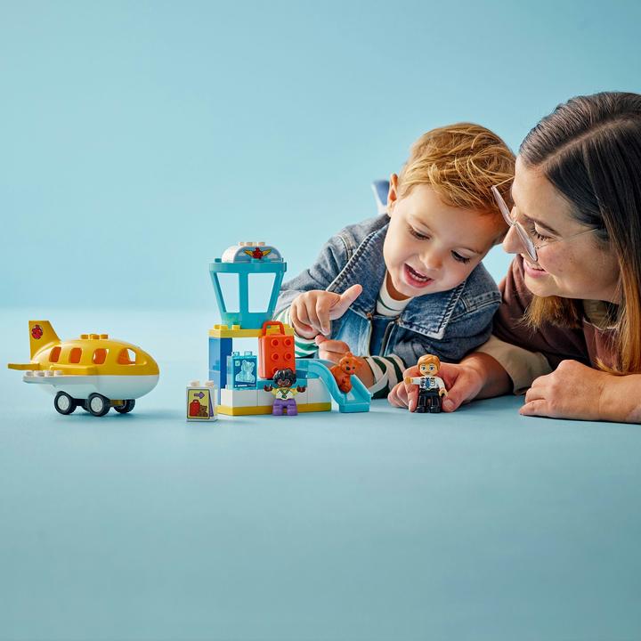 Produktbild LEGO Erster Besuch im Flughafen (10443)