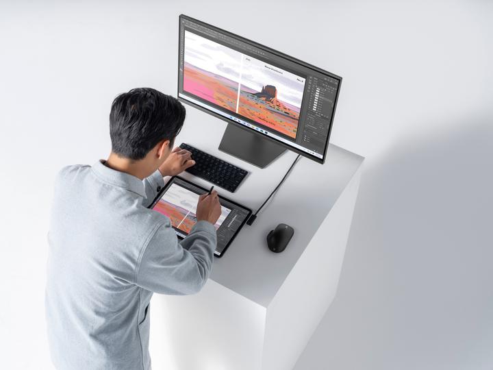 Actual product image Microsoft Surface Laptop Studio (14.40", Intel Core i5-11300H, 16 GB, 256 GB, DE)