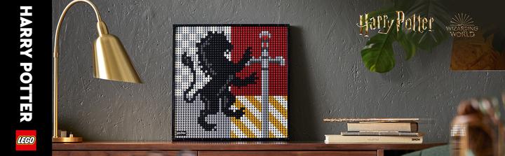 Actual product image LEGO Harry Potter Hogwarts Crest (31201, LEGO Harry Potter)