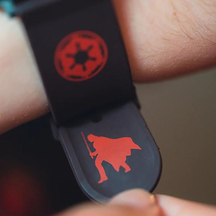 Produktbild Moby Fox Armband Smartwatch Star Wars Darth Vader Lightsaber 22 mm (22 mm, Silikon, Edelstahl, Apple Watch)