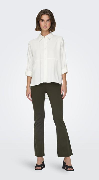 Image du produit JdY Coupe normale Col chemise Poignets retournés Coupe volumineuse des manches Chemise (S)