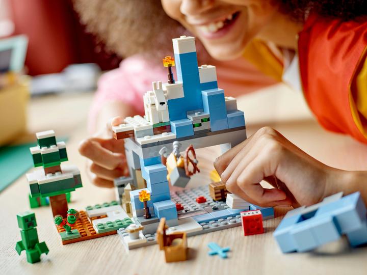 Actual product image LEGO The Iced Peaks (21243, LEGO Minecraft)