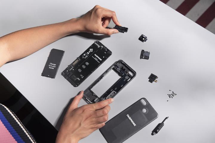 Immagine prodotto Fairphone 3+ (64 GB, Nero, 5.65", Doppia SIM + SD, 48 Mpx, 4G)