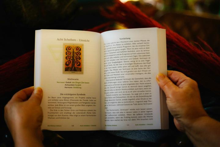 Produktbild TAROT – Spiegel deiner neuen Zeit: Kurs zum Aleister Crowley Thoth Tarot (Deutsch, Bernhard Huber, Gerd Bodhi Ziegler, 2023)