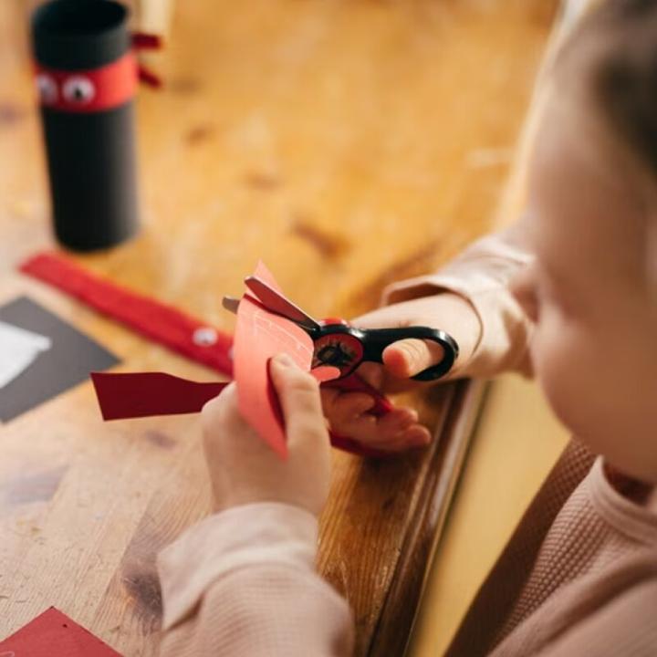 Image du produit Fiskars Ciseaux pour enfants avec image ninja vacillante A partir de 6 ans Longueur : 13 cm (13 cm)