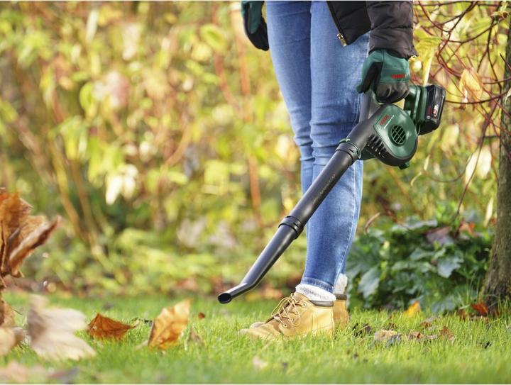 Produktbild Bosch Home & Garden UniversalLeafBlower 18V-130 (Akkubetrieb, Laubbläser)