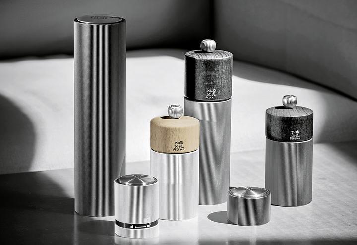 Actual product image Peugeot Pepper Mill Line Carbone/Grap (Pepper)