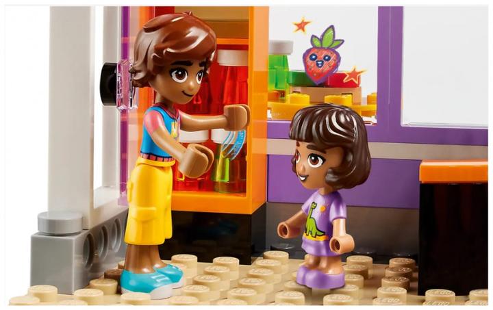 Actual product image LEGO Heartlake City Community Kitchen (41747, LEGO Friends)