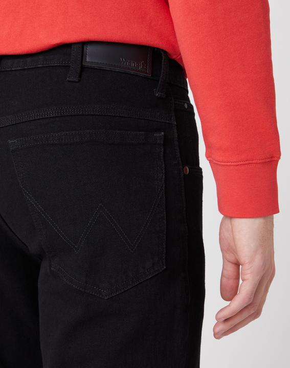 Actual product image Wrangler Authentic Straight (W32/L34)