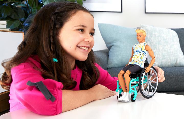 Produktbild Barbie Fashionistas Ken Puppe mit Rollstuhl