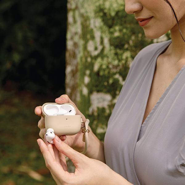 Actual product image Uniq case Coehl Haven AirPods Pro 2 (2022/2023) kremowy/cream (Headphone bag)