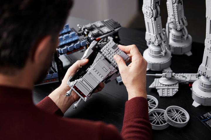 Immagine prodotto LEGO AT-AT (75313, LEGO Star Wars, Set LEGO rari)