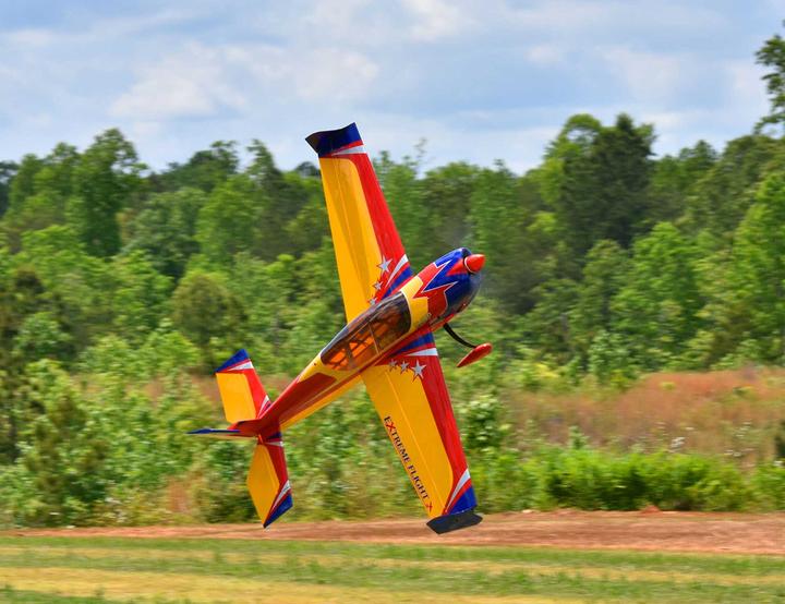 Produktbild Extremeflight-RC extra 300 48" v2 plus rot/blau/gelb arf mit tragflächen-schnellverschluss