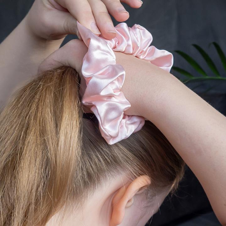 Produktbild Intirilife Seiden Schlafset inkl. Schlafmaske Kissenüberzug Haarband (Schlafmaske)
