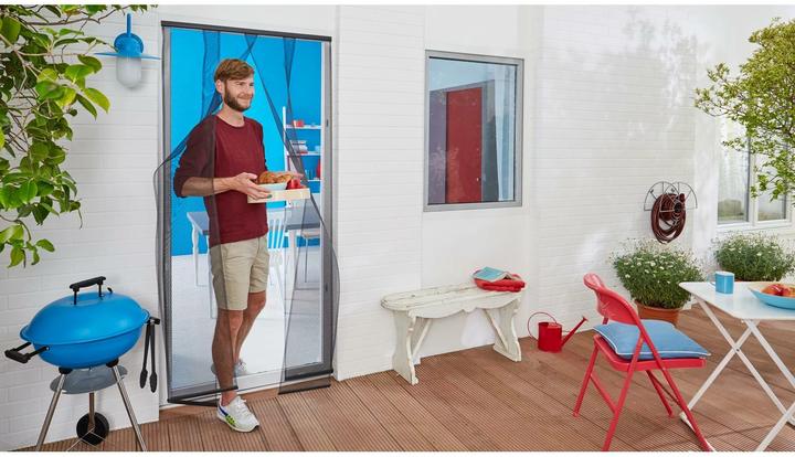 Produktbild tesa Insektenschutz STANDARD Lamellentür, Vorhang mit Klettverschluss, ohne Bohren (120 x 250 cm)