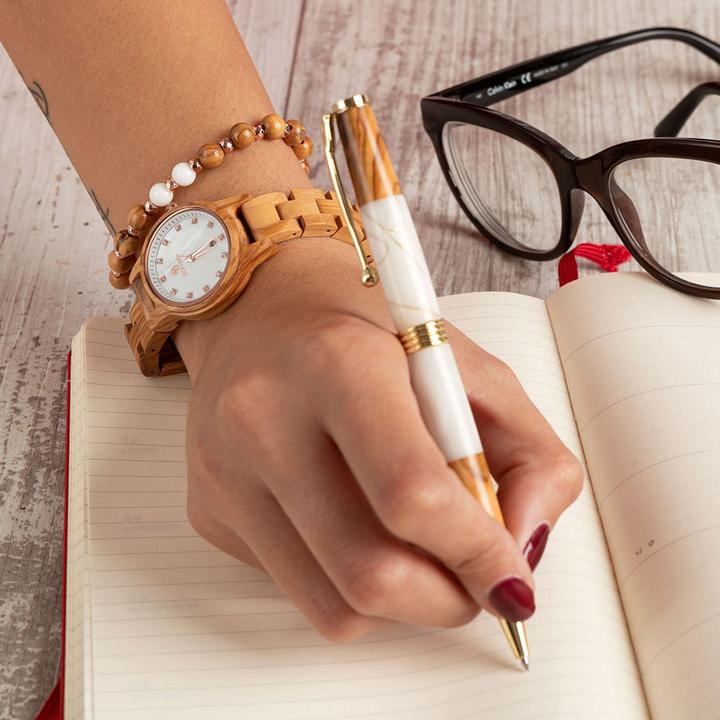 Image du produit Natura Punto Stylo à bille en bois Olive avec détails en métal et résine, marron, blanc, or (Blanc, Marron, Or)