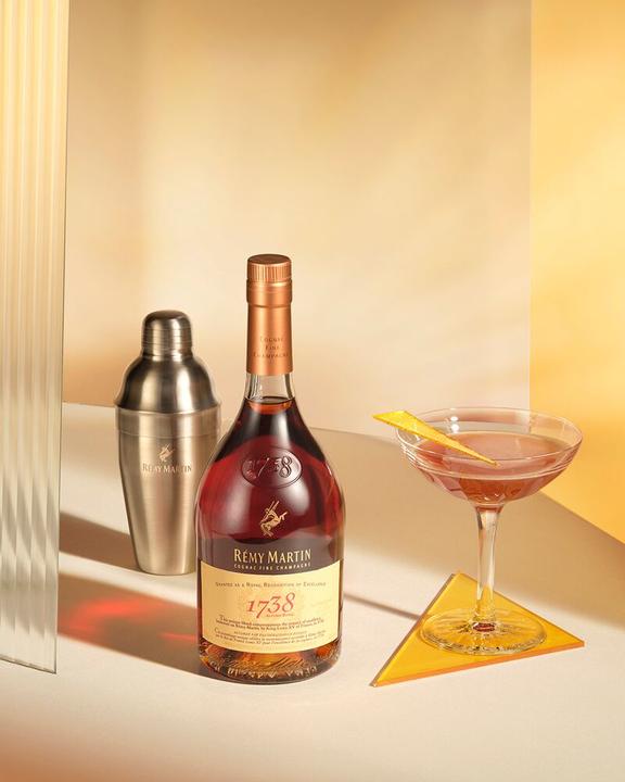 Actual product image Rémy Martin 1738 ACCORD ROYAL Cognac Fine Champagne 40% Vol. 0,7l in gift box with shaker (1 x 70 cl)