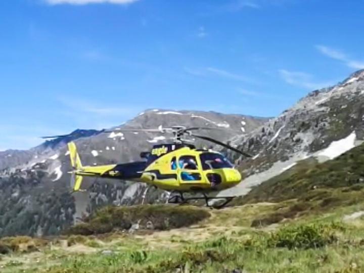 Produktbild Smartbox Helikopter und Tandem-Fallschirmsprung über die Alpen für 2 (2 Pers.)