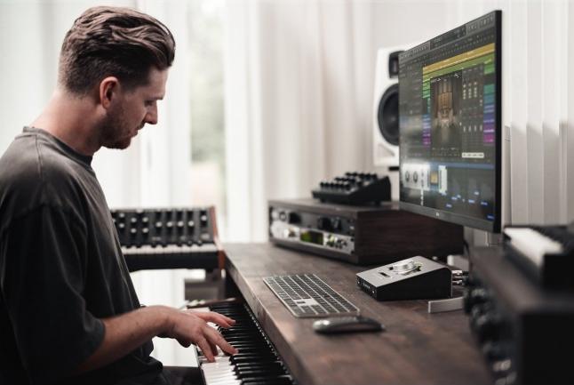 Produktbild Apollo Twin X Quad Gen2 Studio+ (Thunderbolt)