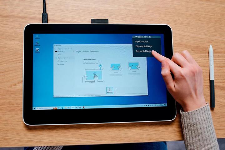 Actual product image Wacom One 13 touch Stift-Display (13", 2540 lpi)