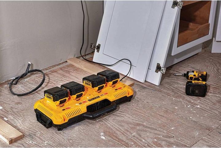 Produktbild DeWalt XR Multi-Voltage-4-Port-8A-Ladegerät (10.8 V)