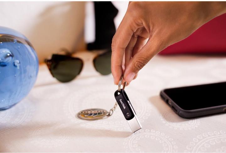 Actual product image SanDisk iXpand Go (64 GB, Lightning, USB-A)
