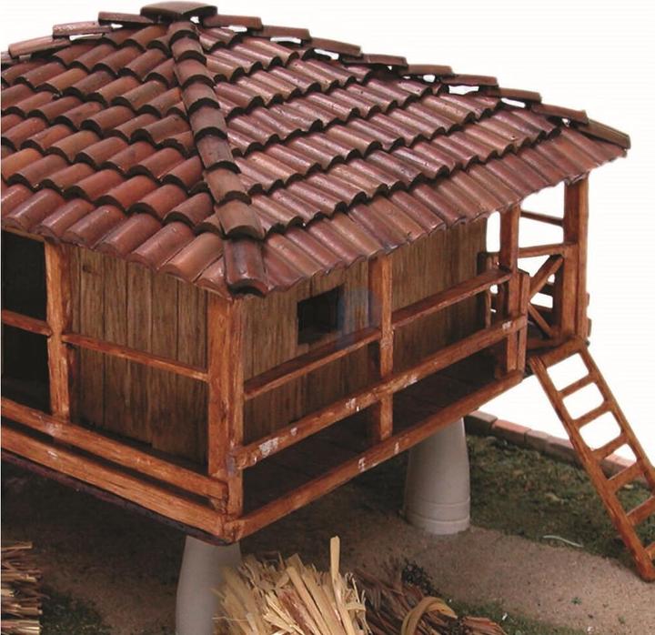 Produktbild Block Cuit. 3D Keramik-Modelbausatz -Asturischer «Hórreo» Getreidespeicher (33 x 14 x 26 cm)