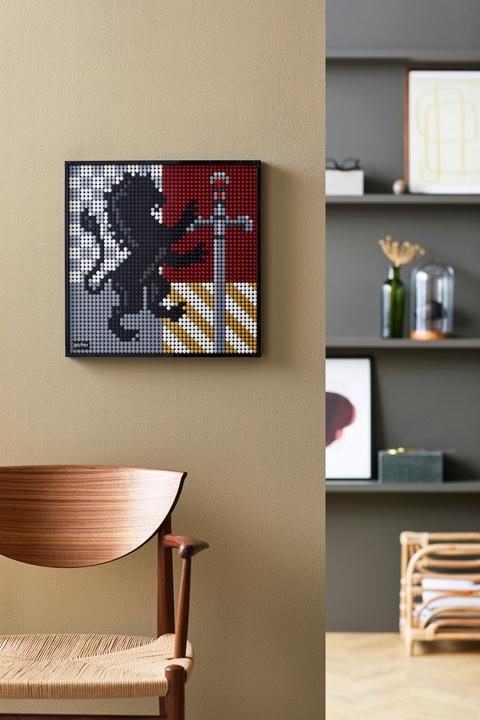 Actual product image LEGO Harry Potter Hogwarts Crest (31201, LEGO Harry Potter)