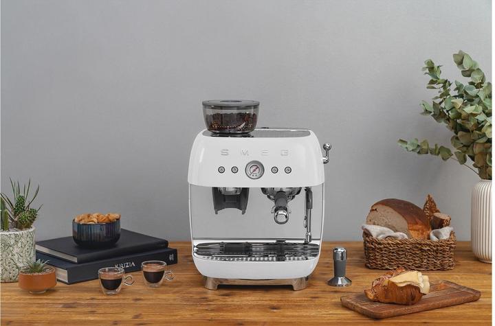 Produktbild Smeg EGF03WHEU Espressomaschine mit Mahlwerk Weiss 50's Style