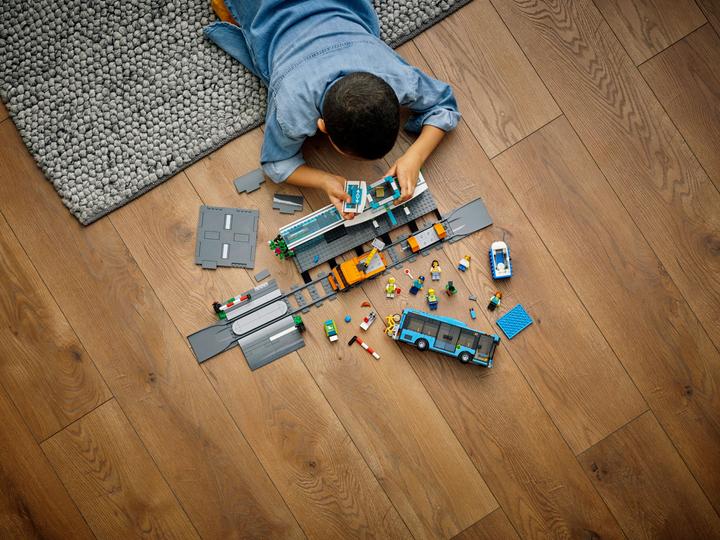 Actual product image LEGO Station (60335, LEGO City)
