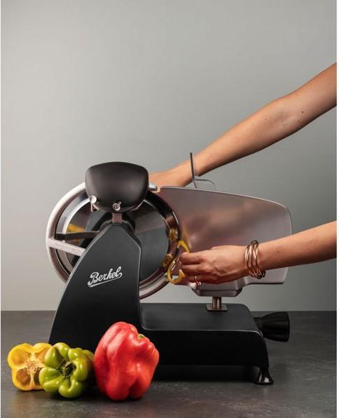 Immagine prodotto Berkel Affettatrice Red Line 250 nera opaca con lama in acciaio da 250 mm
