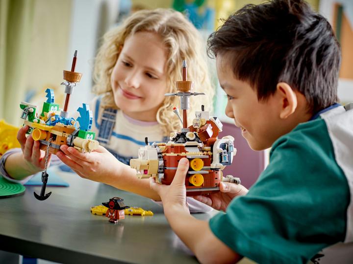Actual product image LEGO 71427 Super Mario Larry and Morton's Air Galleys - Expansion Set (71427, LEGO Super Mario)