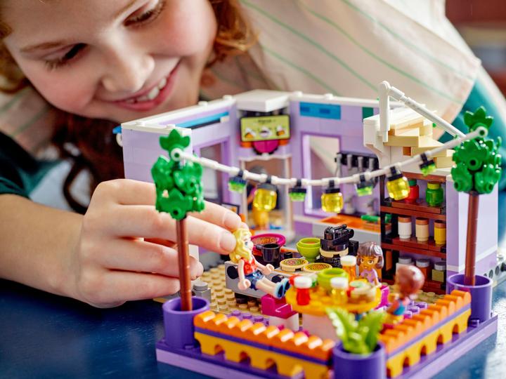 Actual product image LEGO Heartlake City Community Kitchen (41747, LEGO Friends)