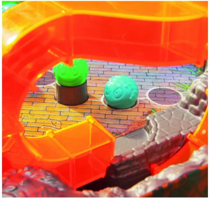 Actual product image Ravensburger cockroach loop (German)