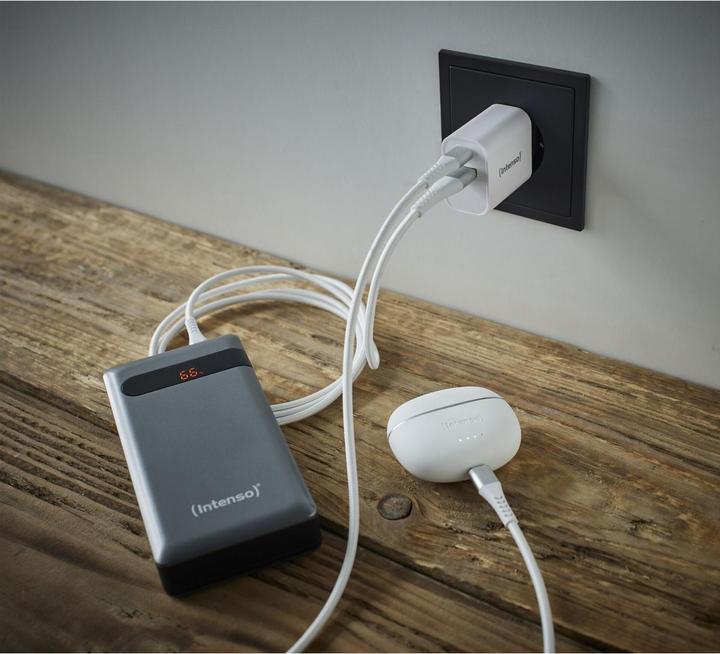 Actual product image Intenso 1x USB-A to 1x USB-C adapter white (30 W)
