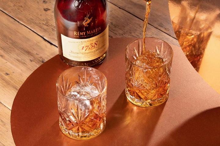 Actual product image Rémy Martin 1738 ACCORD ROYAL Cognac Fine Champagne 40% Vol. 0,7l in gift box with shaker (1 x 70 cl)