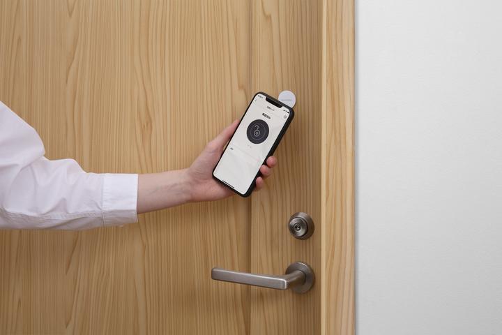 Actual product image SwitchBot SMART HOME LOCK/W1601700 (Smartphone)